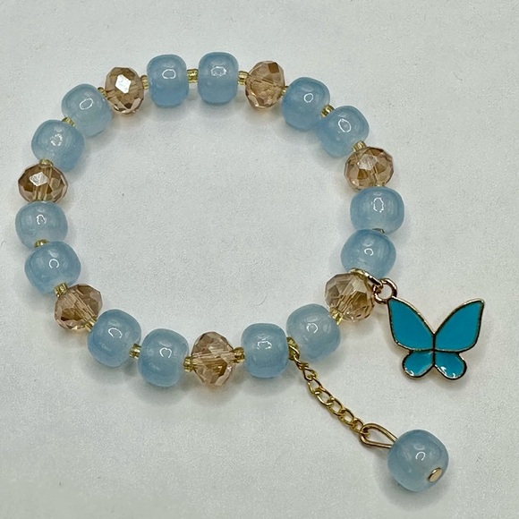 Blue Glass Bracelet With Blue Butterfly (1) Charm OSFM Brand New - Picture 1 of 2